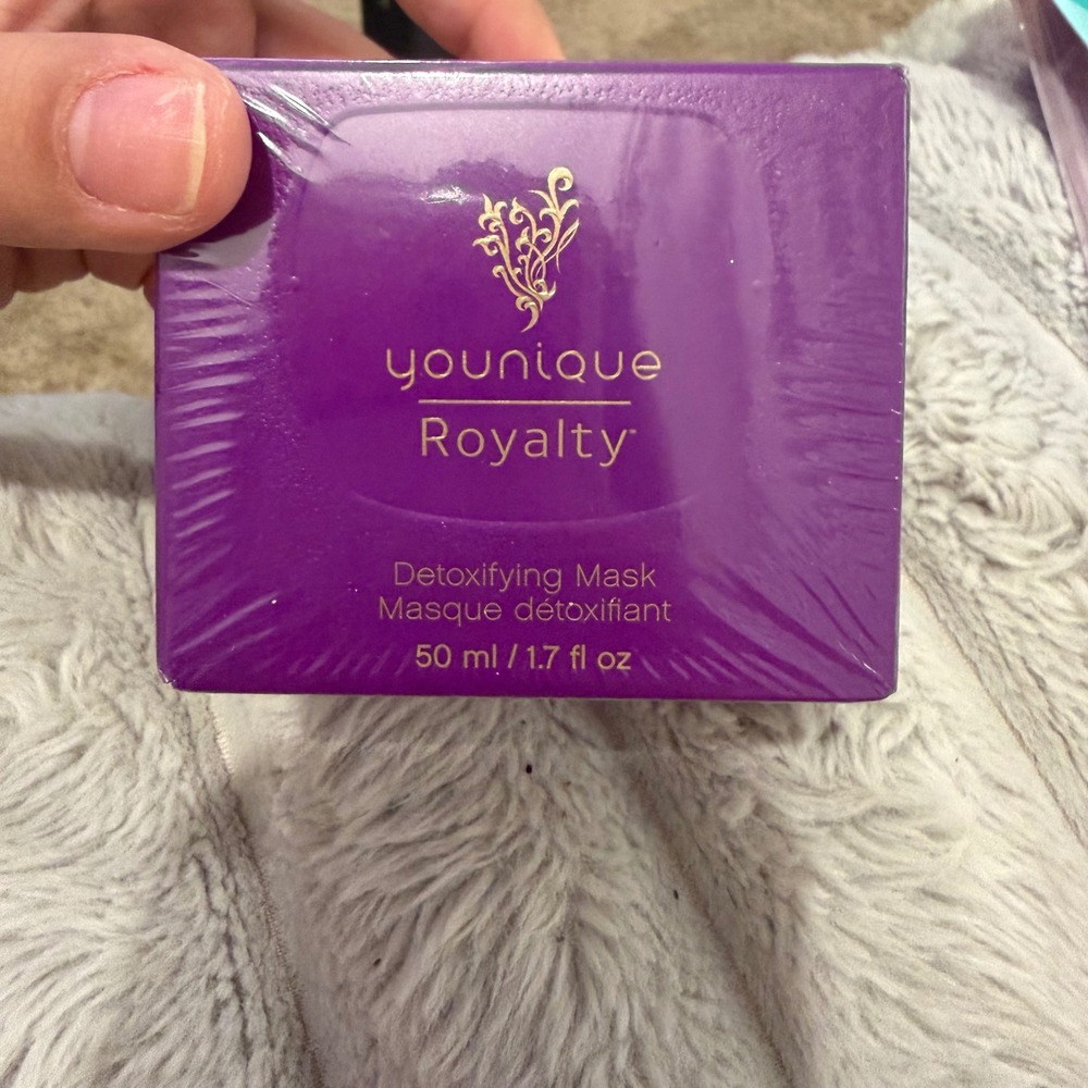 Younique Royalty Detoxifying Mask 50ml 1.7fl oz Charcoal Face Treatment NEW